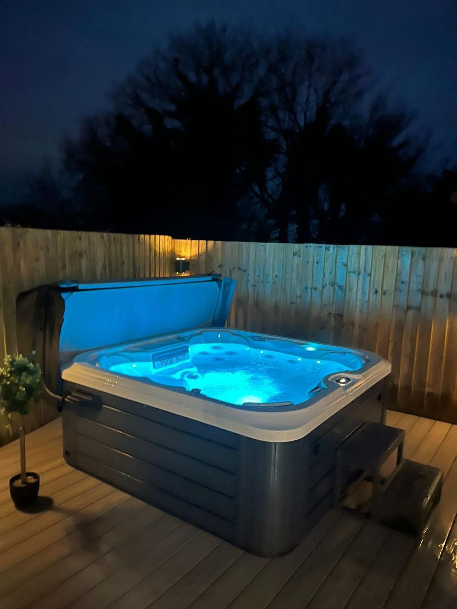 No 1 The Paddock - Spacious Holiday Home With A Hot Tub บู๊ด ภายนอก รูปภาพ